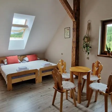 Derkaczowa Kotlina Çiftlik konaklama