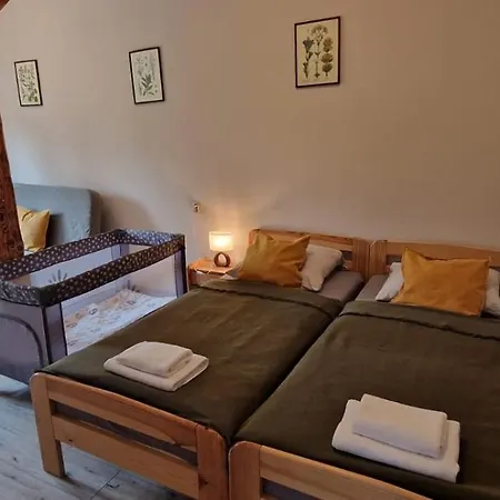 Derkaczowa Kotlina * Gniewoszów