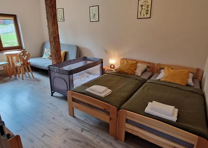 Derkaczowa Kotlina Gospodarstwo agroturystyczne Gniewoszow (Lower Silesia)