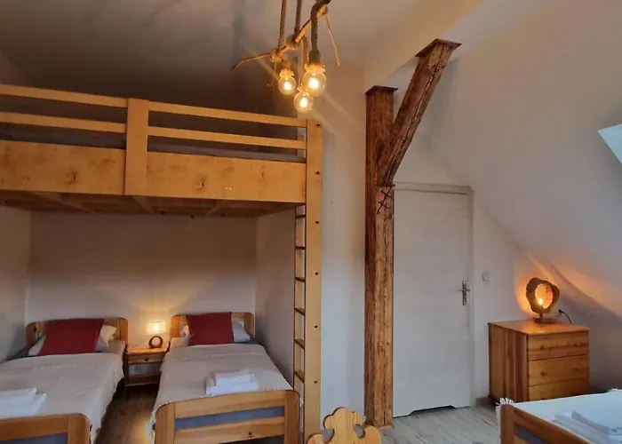 Derkaczowa Kotlina Gospodarstwo agroturystyczne Gniewoszow (Lower Silesia)